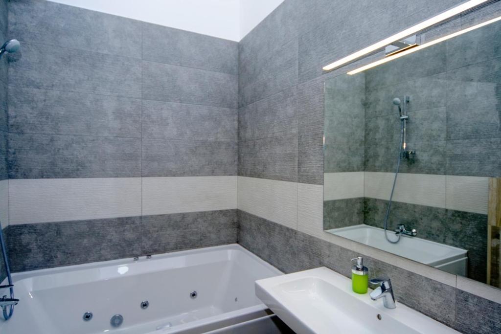 Summit Apartments Київ Екстер'єр фото